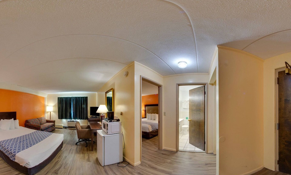 Windsor Locks Hotel | Econo Lodge Inn & Suites Windsor Locks Bradley Airport
