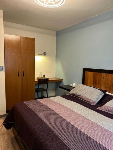 Centro House | El salto de Camela Hostal