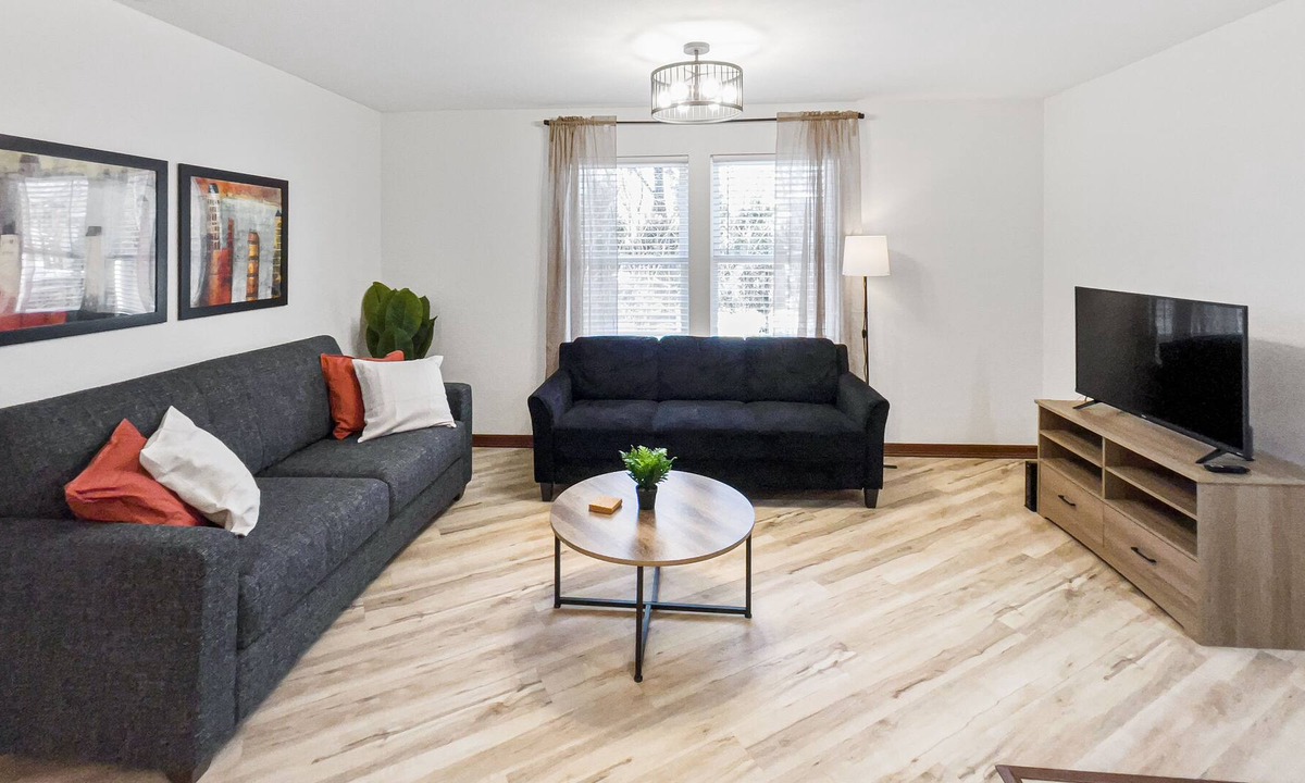Notre Dame Apartment | Elevate Apartments at Notre Dame | Well Lit and Homey 2BR Apr near Notre Dame