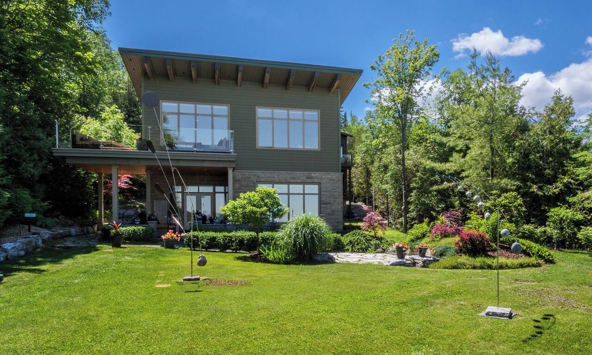 Lion's Head Bed & Breakfast | Emerald Waters | Artist’s BNB Retreat | Waterfront | EV | BB-2026-2