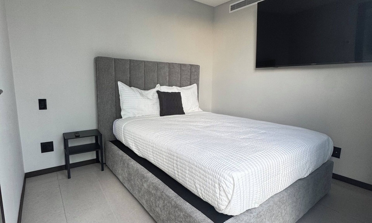 Americana Apartment | Enjoy this incredible apartment in the heart of the city.