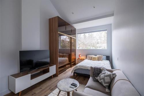 Swansea House | Entire Queen Loft
