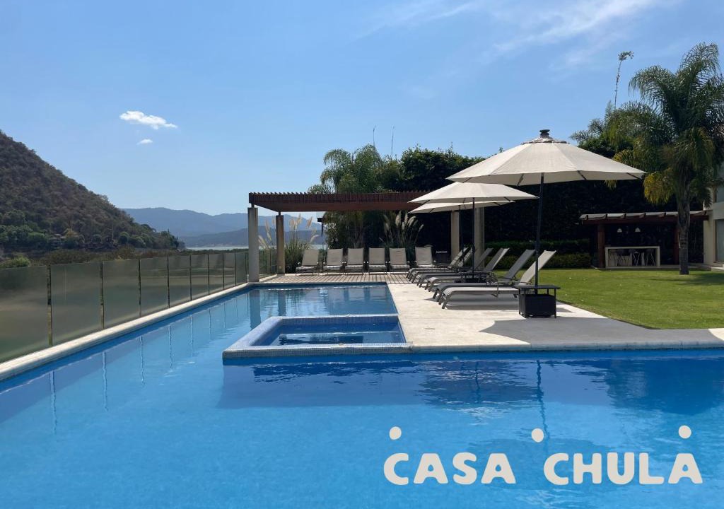 El Santuario House | Espectacular Casa con Vista al Lago Enorme Jardín