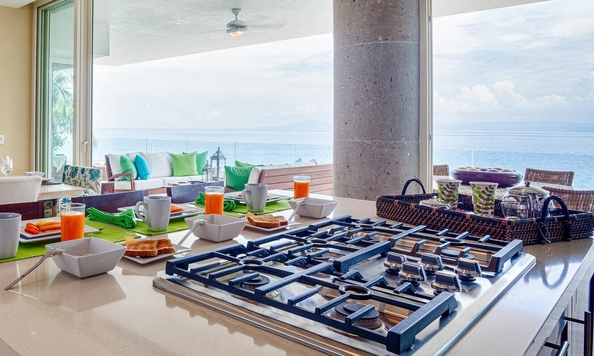 South Shore Hotel Area Condo | Exceptional Oceanfront Condo at Sierra del Mar Los Arcos