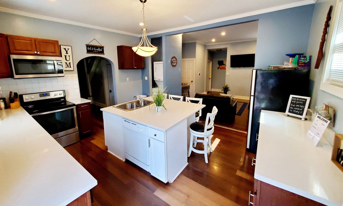 Indianapolis House | Experience Indianapolis living close to Lucas Oil Stadium