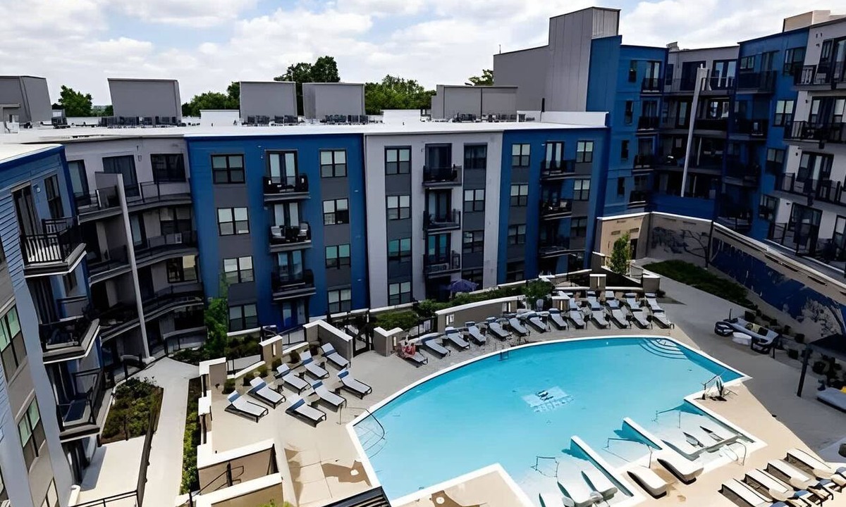 East Walnut HIlls Apartment | Explore Cincinnati’s Best from a Chic Condo