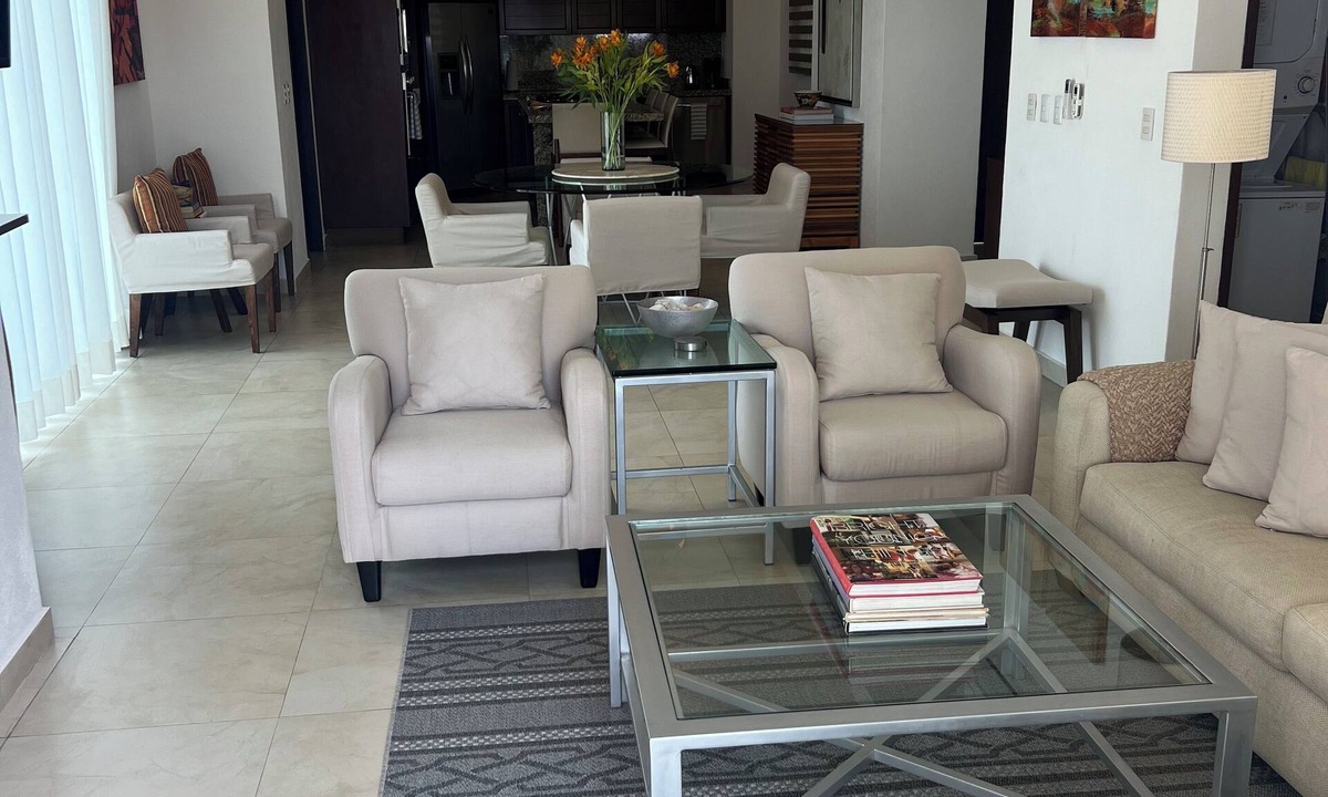 Romantic Zone Condo | Fabulous Luxury Penthouse in Romantic Old Town!