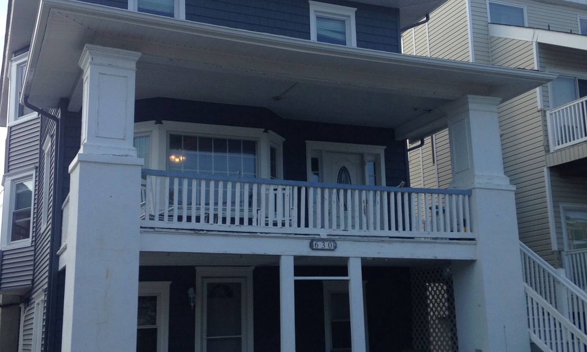 North End House | Family Friendly Beach House Sleeps 13 Comfortably, 2 blocks from beach