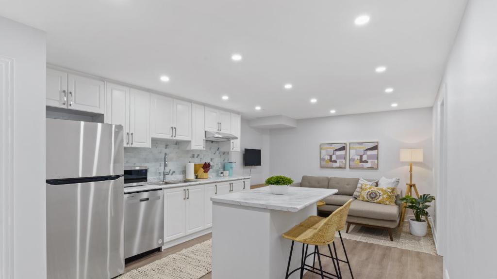 Ashburn Apartment | Family Friendly - HOT TUB - Near Toronto & UOIT