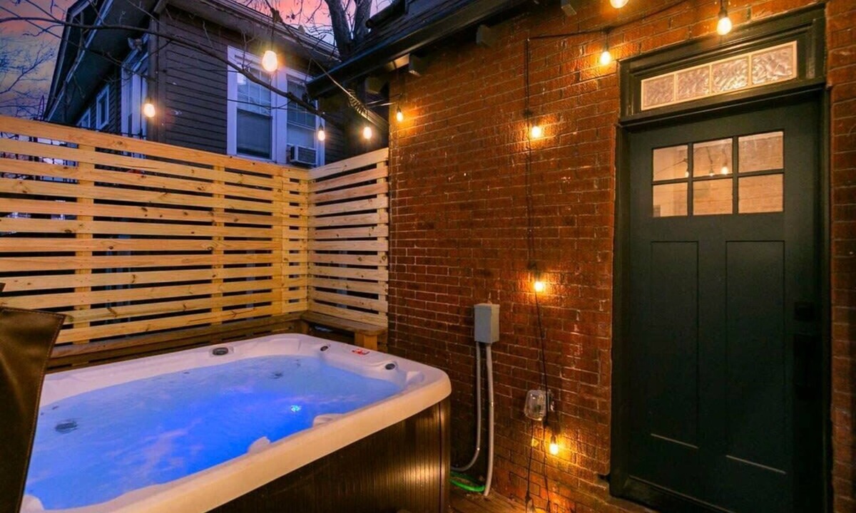 Hillsboro Village House | Feb. Sale! HotTub, Upscale Craftsman, Belmont Walk