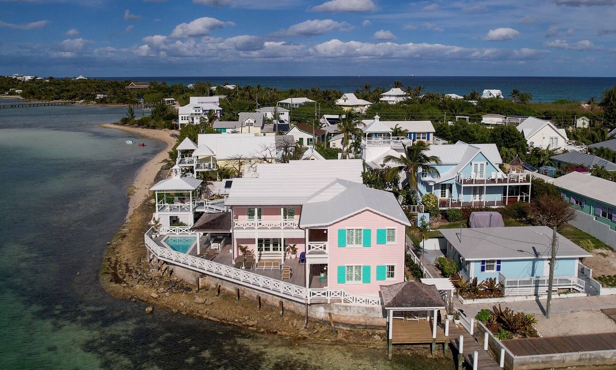 Hope Town Villa | Flamingo Villa: Your Luxurious Retreat on Hope Town Harbourfront