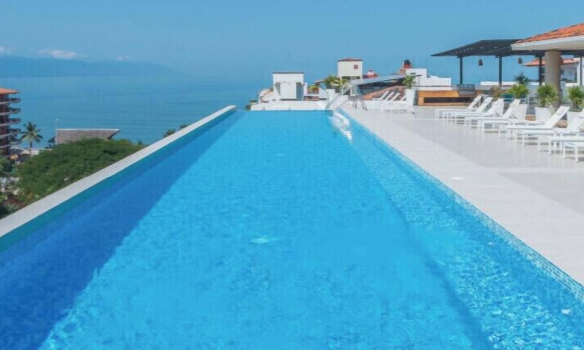 Emiliano Zapata Condo | Fourth Floor Luxury Condo. Steps to the beach, restaurants, and nightlife!