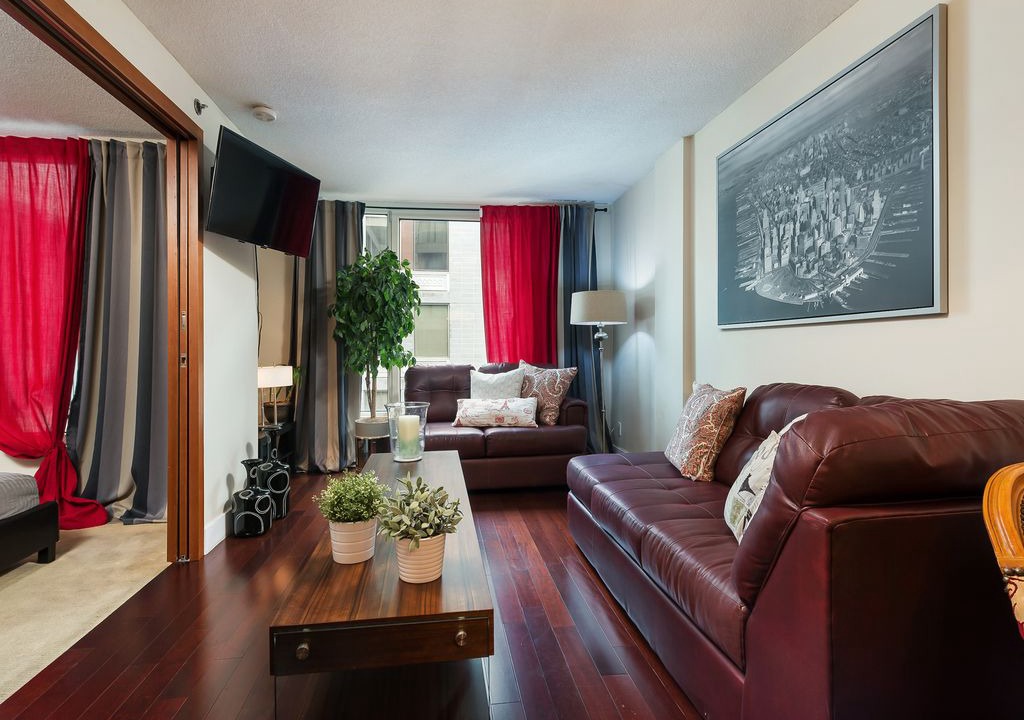 International District Condo | FREE INDOOR PARKING.....COZY SUITE CENTER OLD MTL OLD PORT!