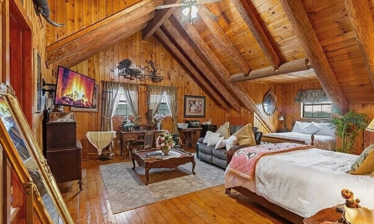 Mico Bed & Breakfast | Frontier Suite - The Walpole Lodge, Mico, TX