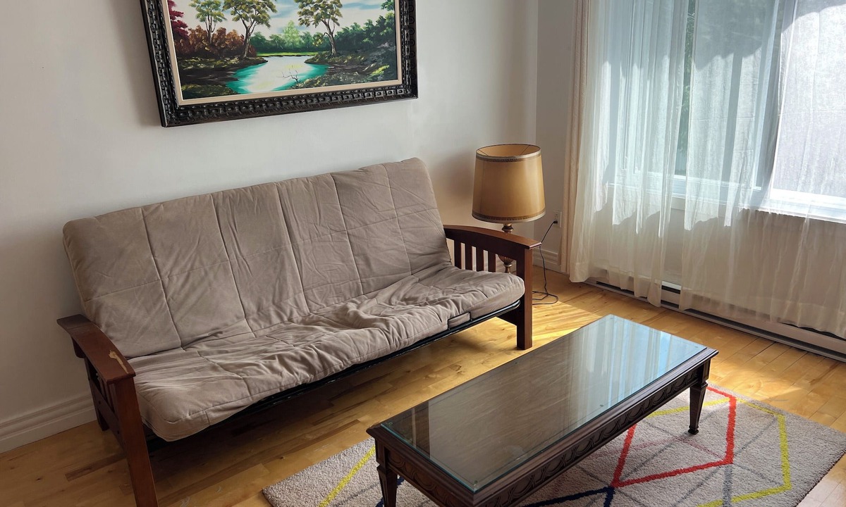 Montreal Apartment | fully-equipped room