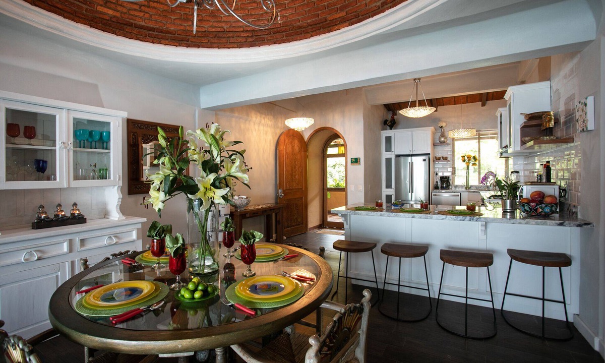 South Shore Hotel Area Condo | Fully Remodeled Ocean Front, Luxury PENTHOUSE Condo!