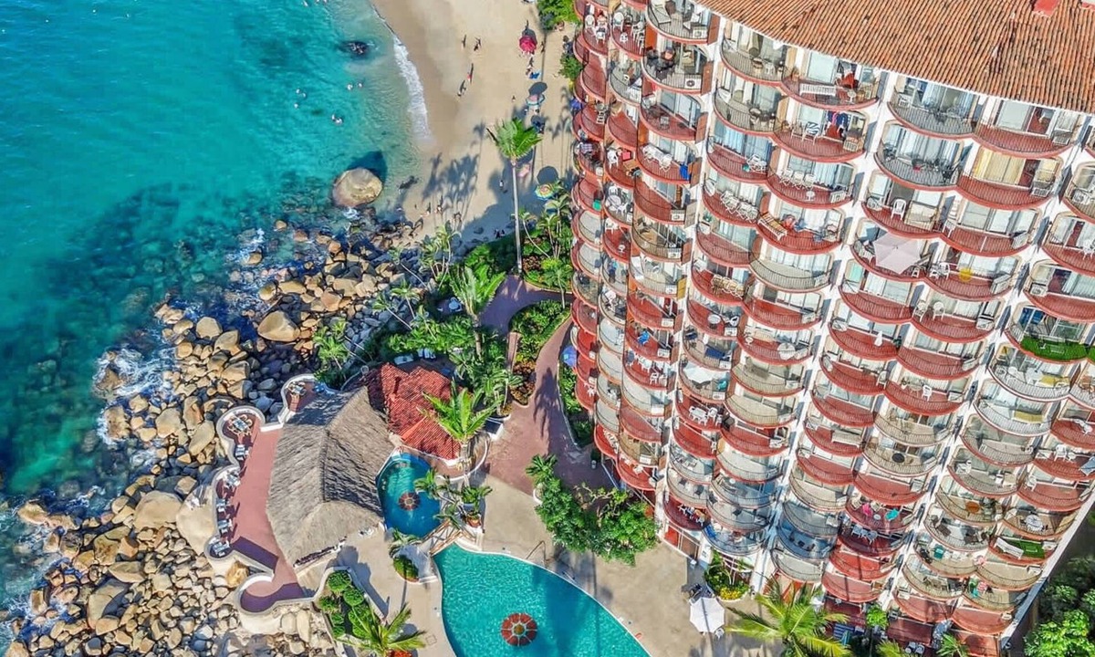 South Shore Hotel Area Apartment | Girasol 1001: Playa Gemelas Beachfront Suite