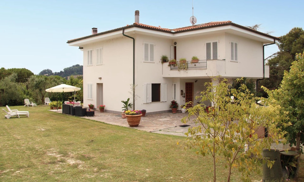 Nugola Apartment | Gorgeous apartment in Collesalvetti with WiFi