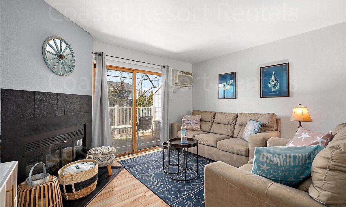 Heron Harbour Isle House | Gorgeous Bayside 3 Bedroom Townhome with 4 Private Balconies and Outdoor Community Pool!