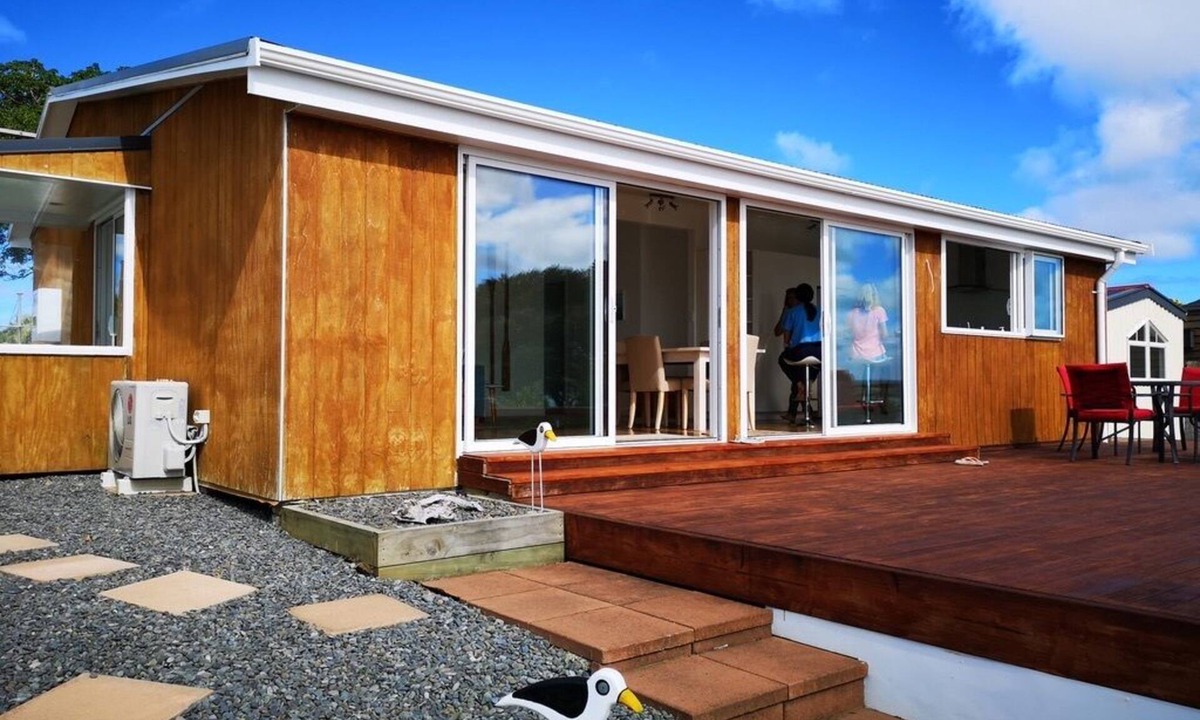 Clarks Beach House | Gorgeous beachfront Kiwi Bach!