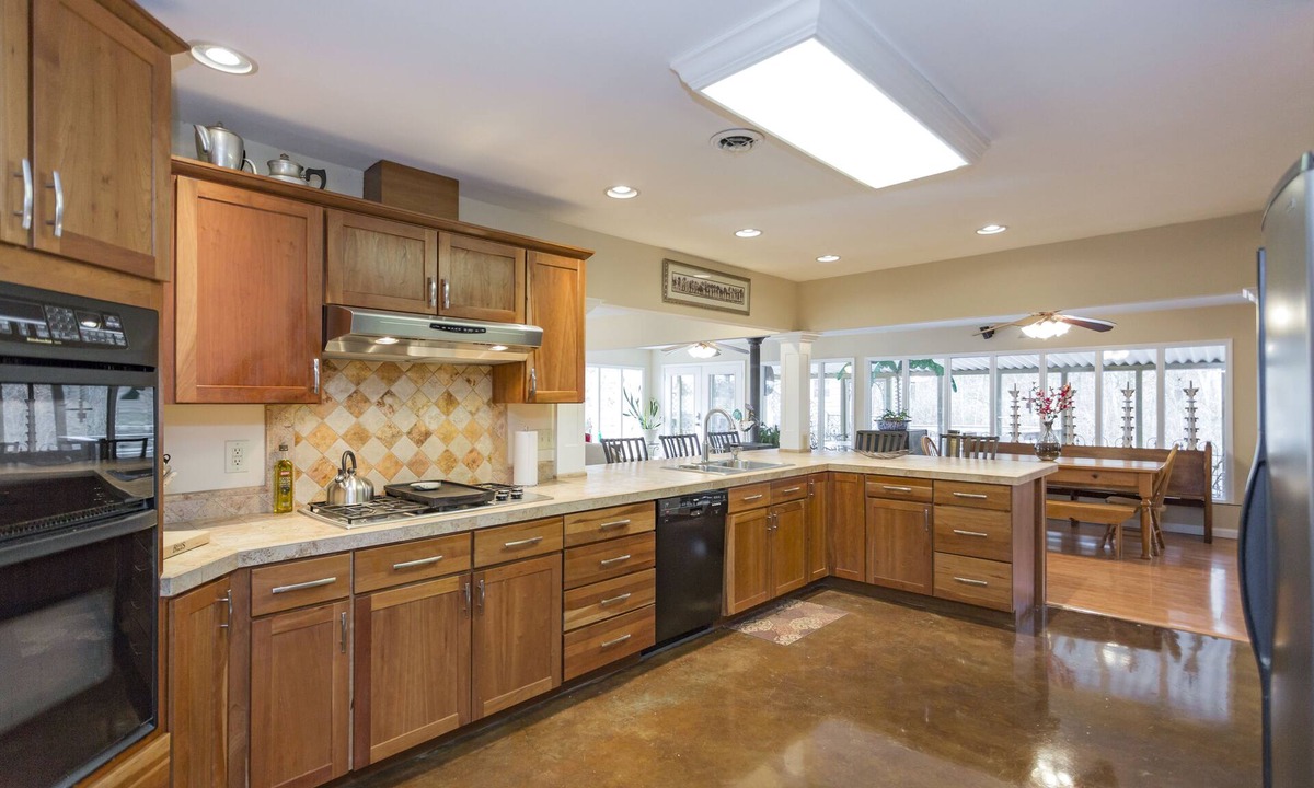 Bellevue House | Grand Dream Vacation Home in Nashville 7+ beds!