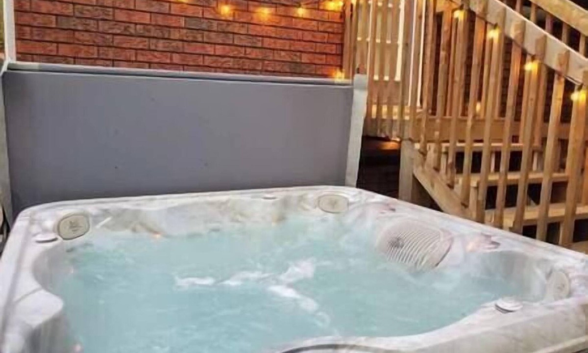 Tiny House | Grandview Family Beach House w/Hot Tub & Sauna!