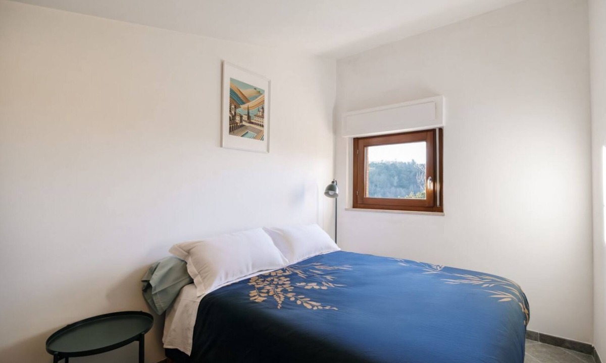 Siena Apartment | GuestHost - Comfortable 91 sqm two- floor modern flat (with internal spiral staircase), 5 min walk from the Colonna San Marco stop, which connects it to the historical centre. With two bedrooms, two bathrooms and a living room, it can accommodate 5 peopl