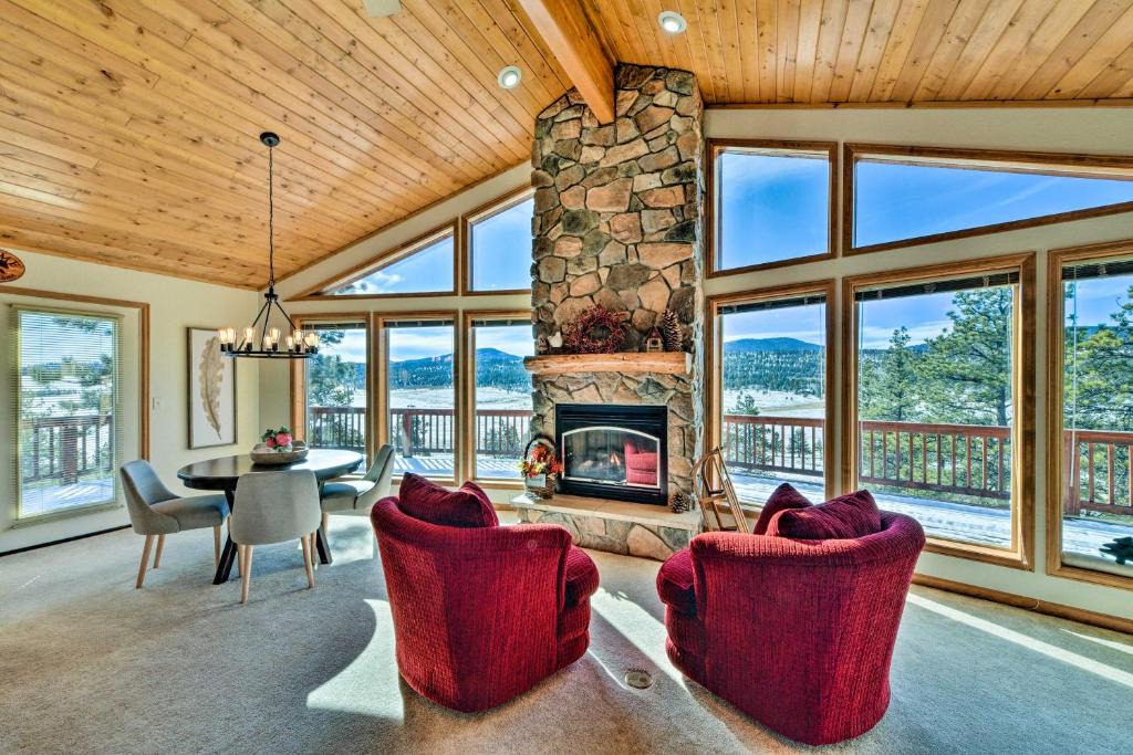 Hartsel House | Harstel Cabin Vacation Rental with Deck!