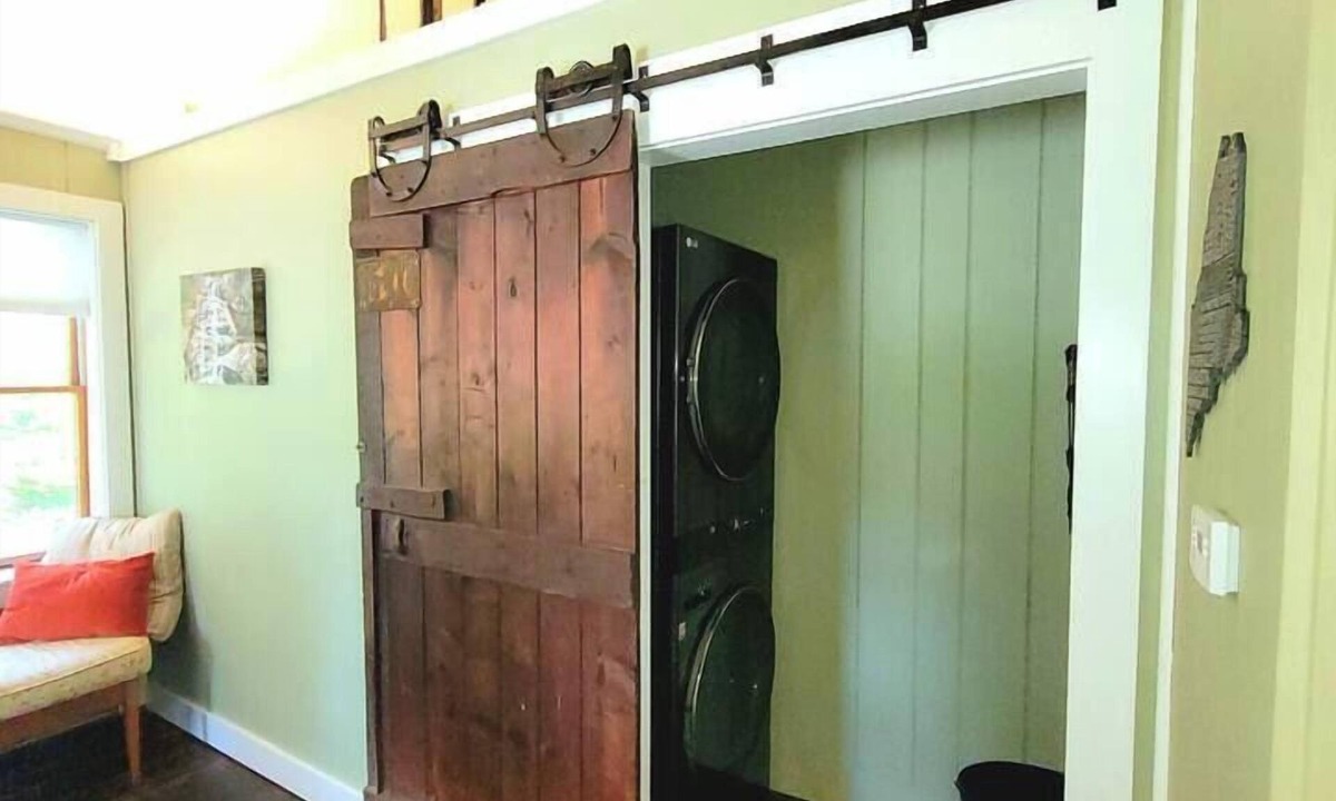 Newcastle Apartment | Historic charm, Modern amenities, Walk downtown