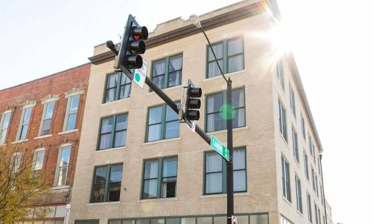 Downtown Springfield Apartment | Historic Downtown Loft Near Cafés & Restaurants