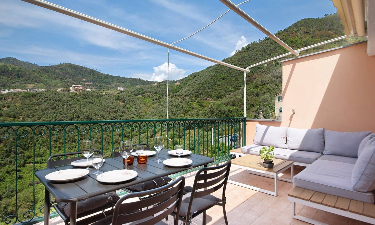 Levanto House | Holiday Home 'Casa Luci' with Sea View, Private Terrace and Wi-Fi