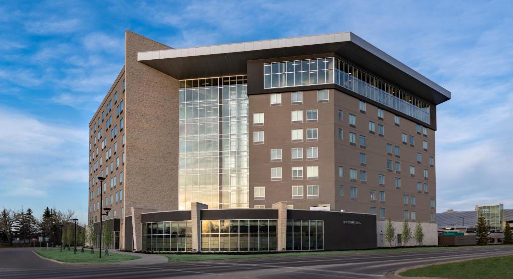 Saskatoon Hotel | Holiday Inn Express & Suites - Saskatoon East - University by IHG