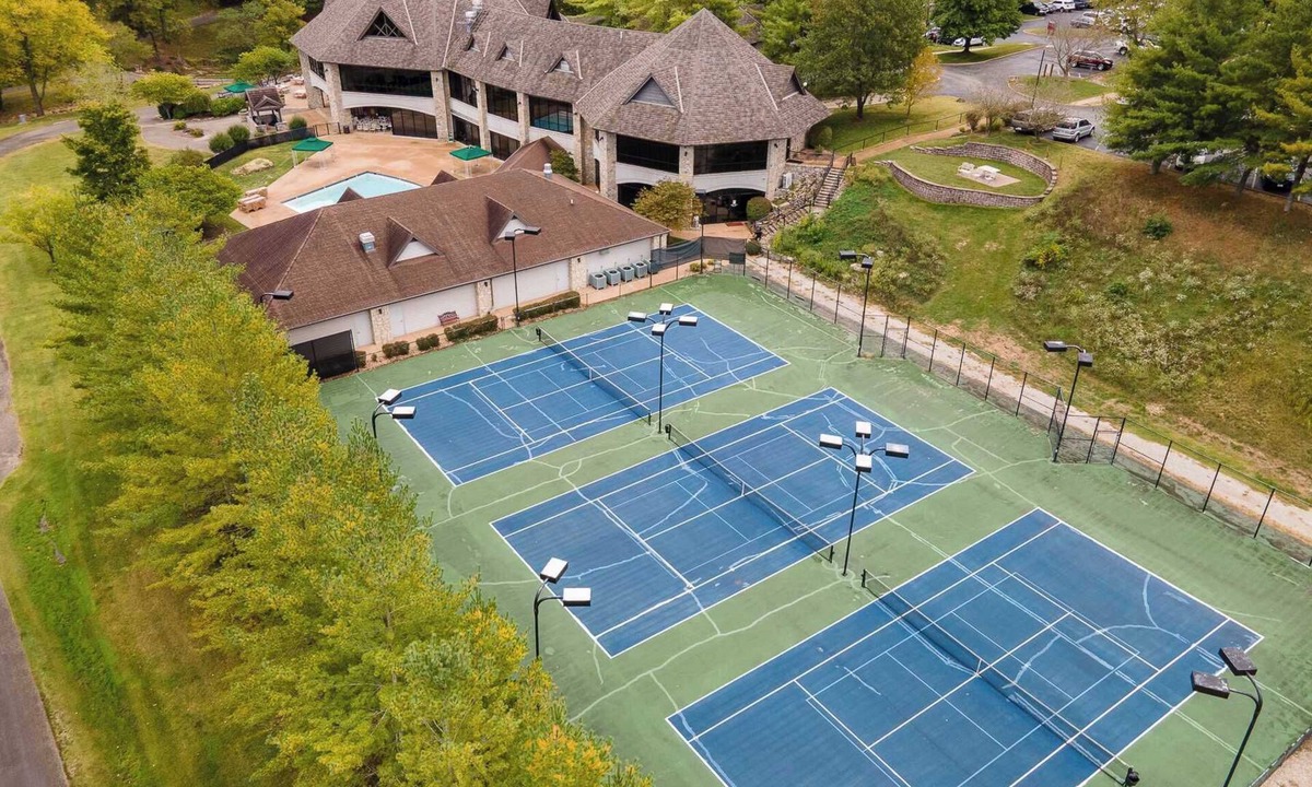 Branson West House | Honey Bee Inn w/Communal Amenities & More!