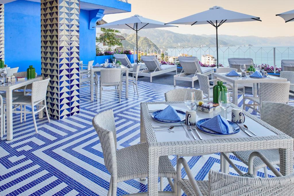 Conchas Chinas Hotel | Hotel Luxury Patio Azul