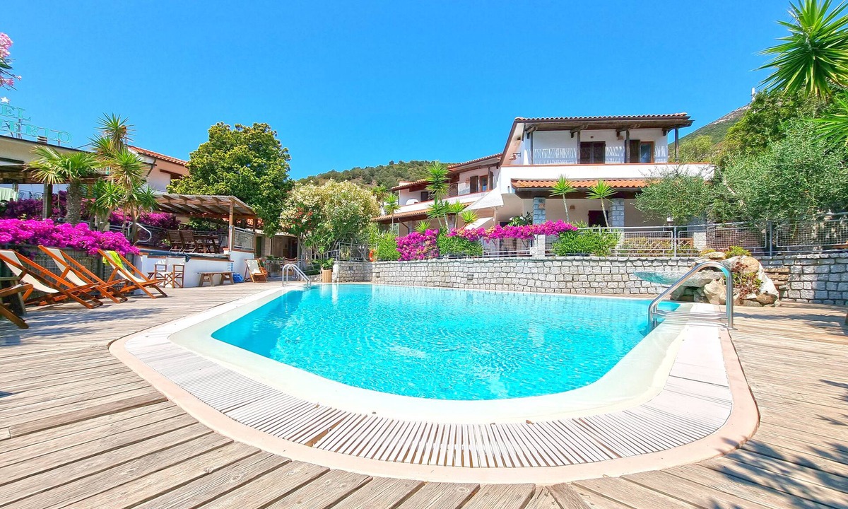 Fetovaia Hotel | Hotel Montemerlo