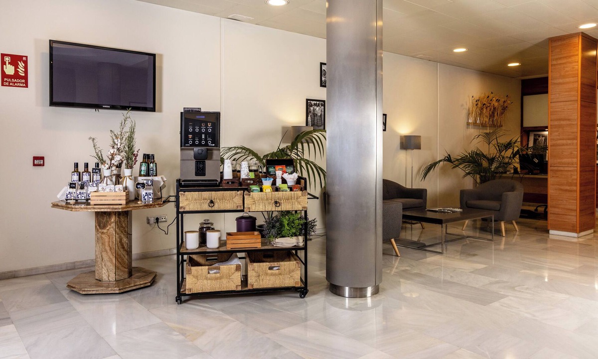 Centro Comercial Hotel | Hotel Serrano