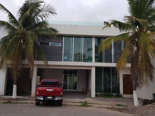 Cerritos House | House ∙ 3 bedrooms ∙ 12 guests