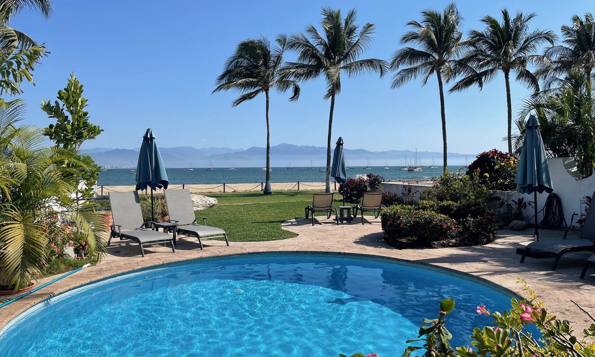 Flamingos House | House on the beach in La Cruz, DISCOUNT: for July-Oct, 3BD 3bath, sleeps 7