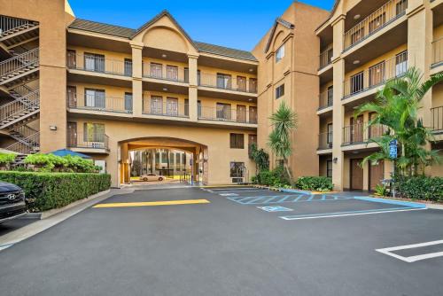Mid Central Hotel | Howard Johnson by Wyndham Pasadena