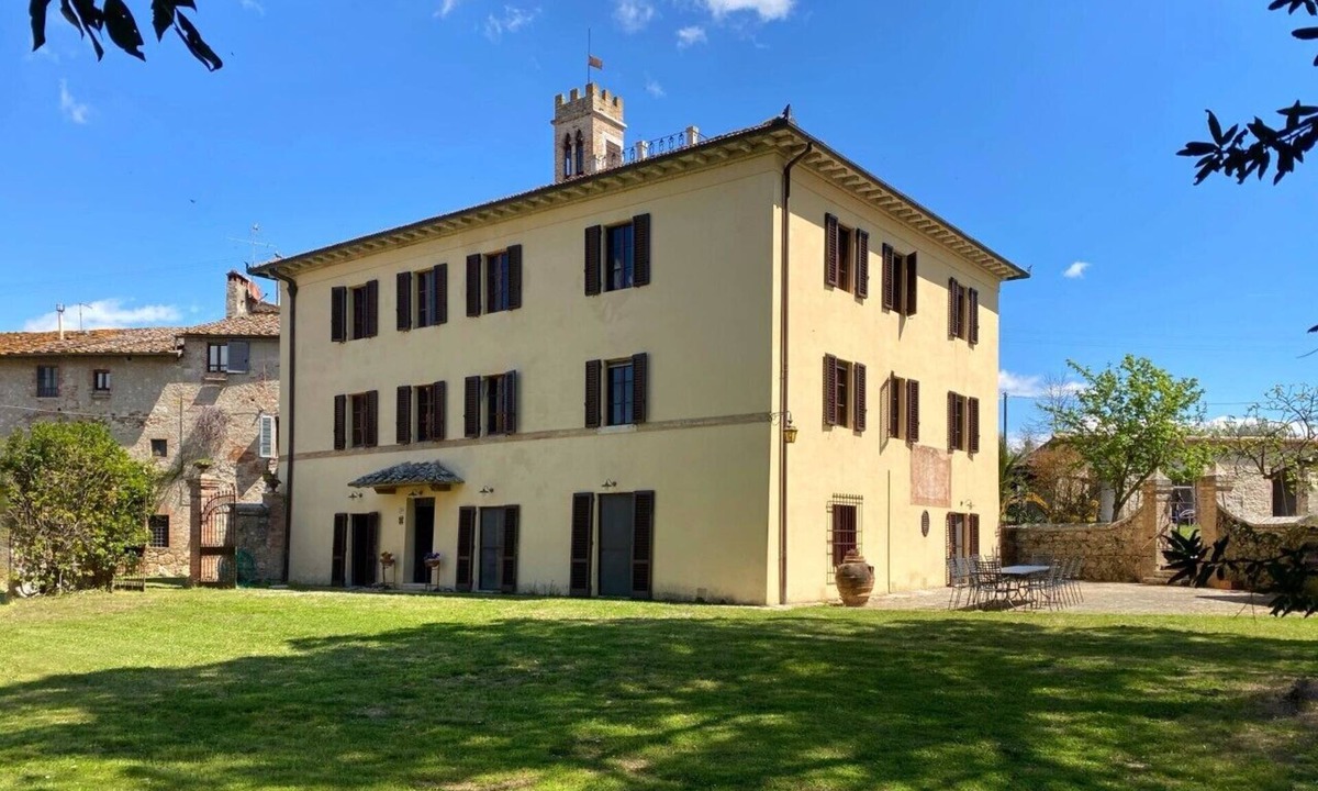 Monteriggioni Villa | Idyllic Countryside Retreat with Rustic Elegance