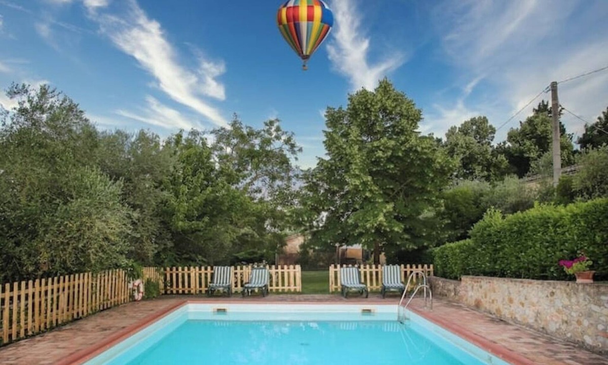 Ponte di Gabbiano Villa | Idyllic Siena Retreat Vineyard View