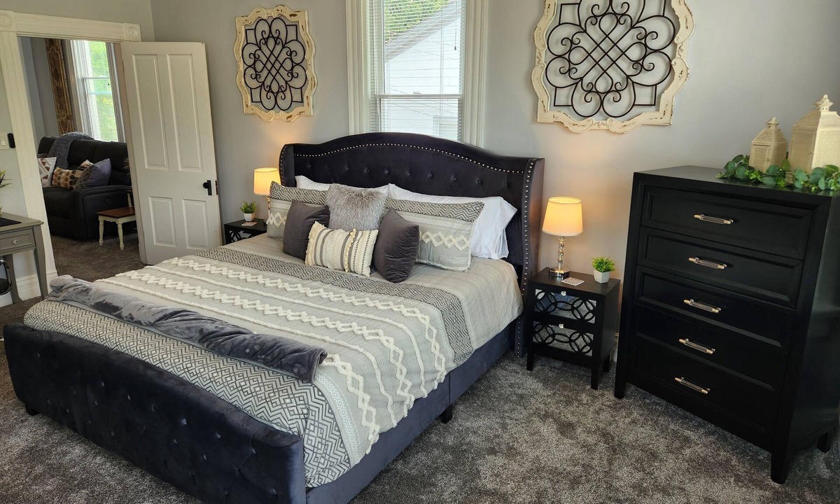East Price Hill Apartment | Immaculate New Apartment Comfortable Stay Just 3 Miles from Downtown