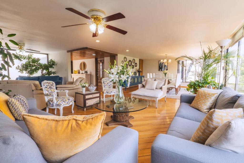 Bosques de las Lomas Apartment | ¡Increíble y amplio departamento!
