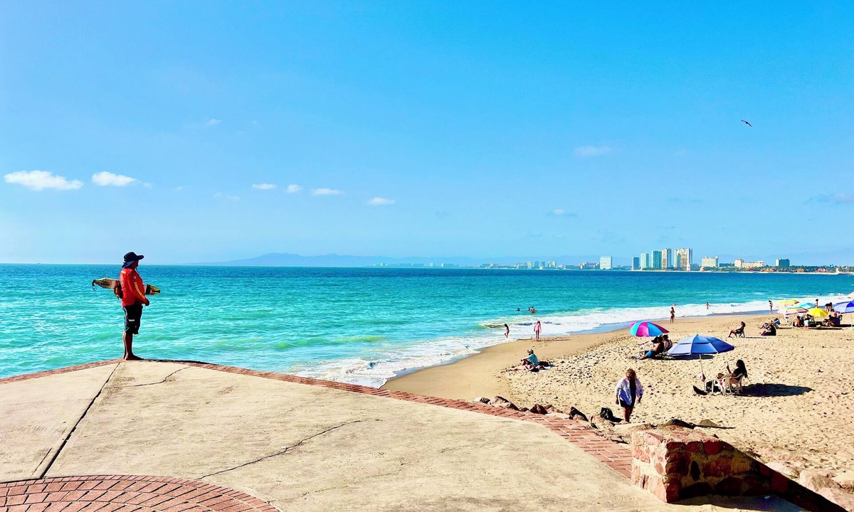 Colonia 5 de Diciembre Apartment | Industrialized Beachside 1-bedroom apartment with AC, WiFi in Puerto Vallarta