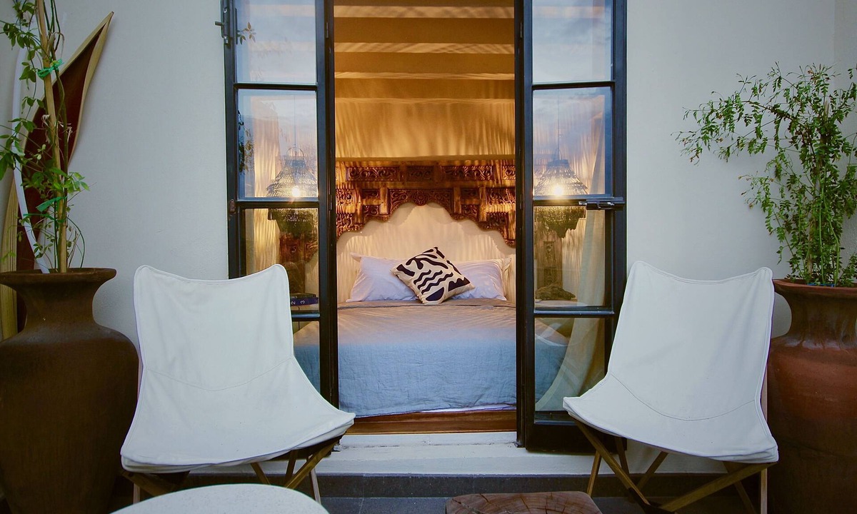 La Cruz Hotel | IntimaTerraza con vista a la mejor calle de Qro.