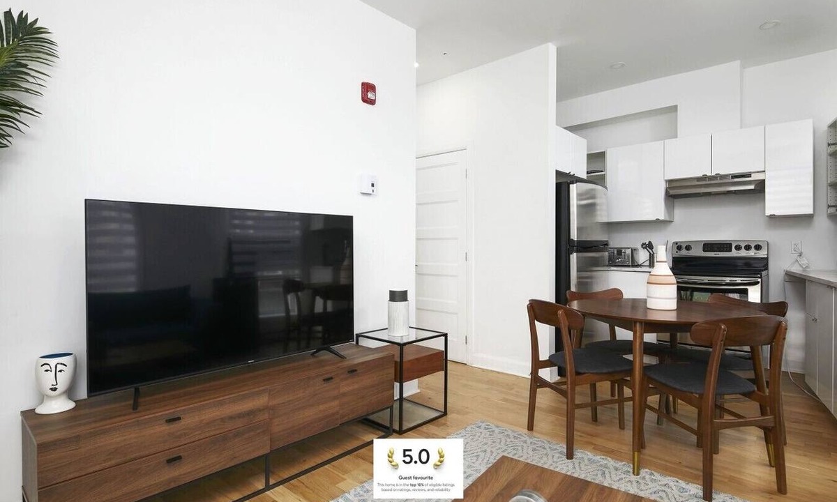 Gay Village Apartment | Inviting 2BR1B in Village Downtown