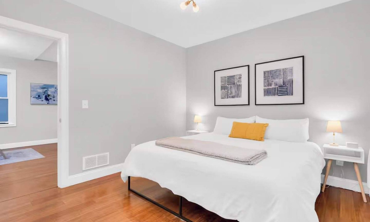 Federal Hill Apartment | Jennifer’s Chic Modern 1st Floor Apt Private Patio