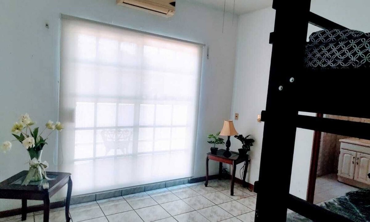 Monterrey House | La Casa Rosa Monterrey - Mountain View and Shopping Mall