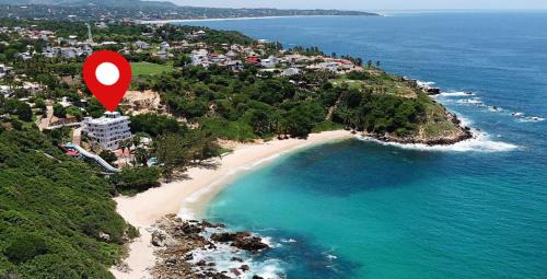 Bacocho Hostel | La Coral Beach House