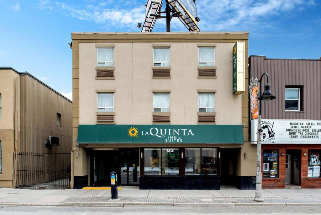 Oshawa Hotel | La Quinta by Wyndham Oshawa